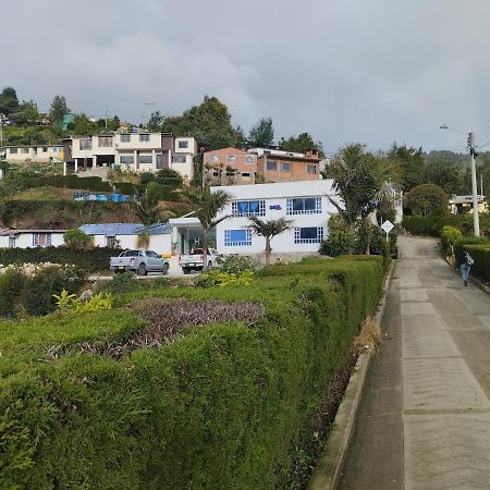 Hotel Colina Los Robles Gachancipa ภายนอก รูปภาพ